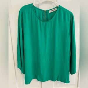 Sam & Lavi by Anthropologie: Kelly green top with exposed gold zipper, size S.